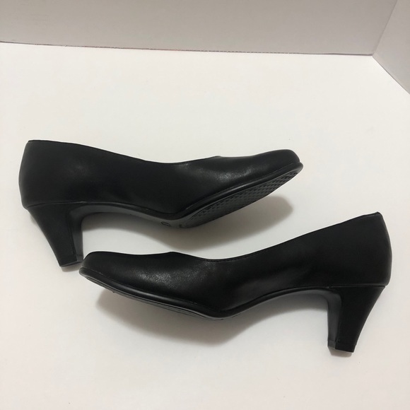 Black Heels - Picture 7 of 7